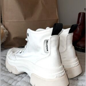 Size 7 White Palladium Boots! Barely Worn!